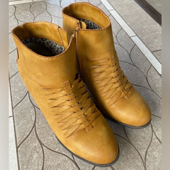 Billabong bootie NWOB - Picture 3 of 6